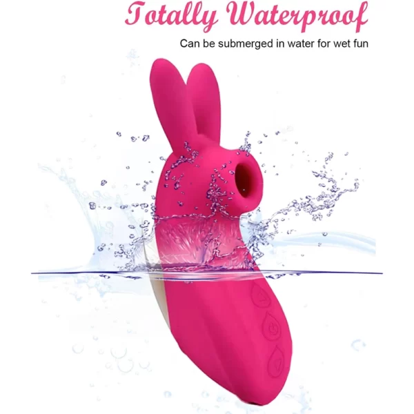 Il giocattolo con fiore di rosa rossa può essere immerso nell'acqua